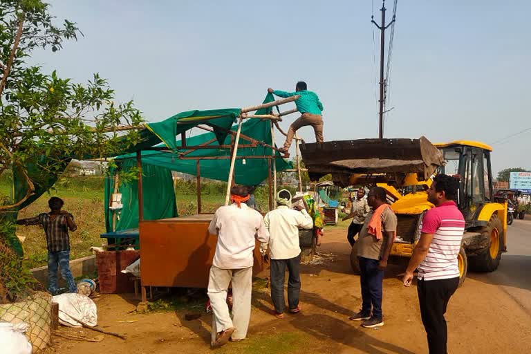 Bulldozer on encroachment in Dhamtari