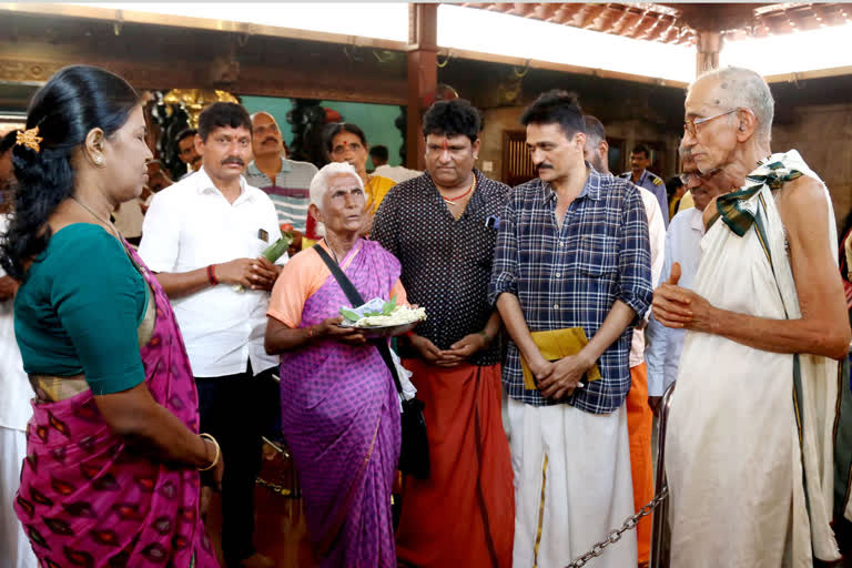 A Beggar Woman donates1 lakh to the Polali Raja Rajeshwari Temple