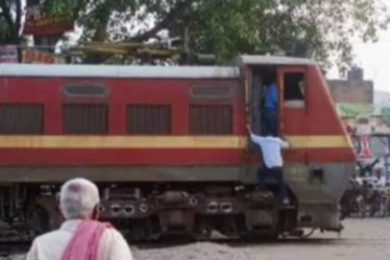 Driver Stopped Train for Tea in Siwan