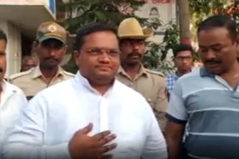 Police arrests AIMIM corporator Nazir Ahmed Honyal