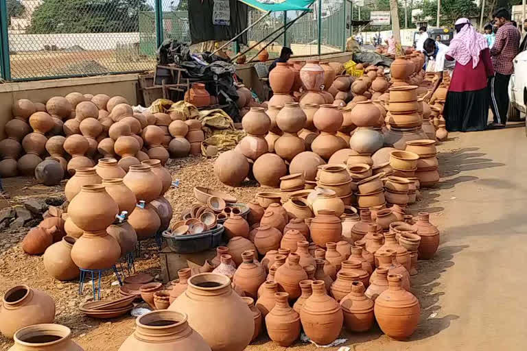 Demand Of Pots In Bidar: مٹی کے مٹکوں کی مانگ میں اضافہ