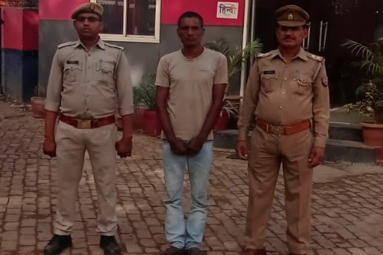 Father-uncle became enemies of daughter-niece hatred Father arrested in Kasna and uncle arrested in Sarfabad