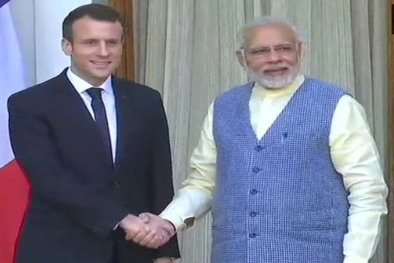 PM Modi congratulates 'friend' Emmanuel Macron on re-election as French President  pm modi congratulates emmanual macron  ഫ്രഞ്ച് പ്രസിഡന്റായി വീണ്ടും ഇമ്മാനുവൽ മാക്രോണ്‍