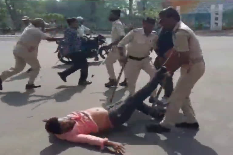 Lathi charge on agitators