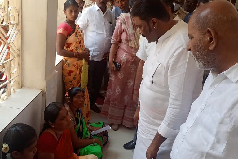 Minister Anand Singh visited government hospital