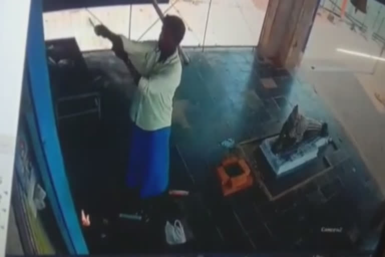 காலையில் பக்தர்: இரவில் திருடர்