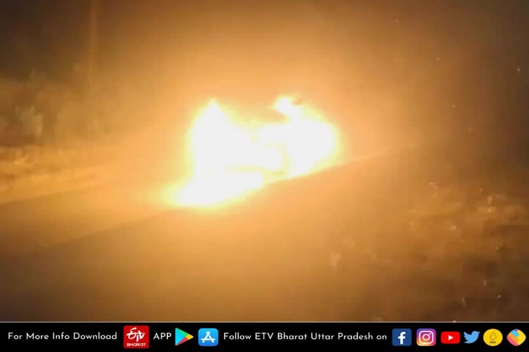 Massive fire in Greater Noida  massive fire broke out in bike in Greater Noida  fire department got fire under control  Police is investigating matter  ग्रेटर नोएडा में भीषण आग  ग्रेटर नोएजा में बाइक में लगी भीषण आग  दमकल विभाग ने पाया आग पर काबू  पुलिस मामले की जांच में जुटी