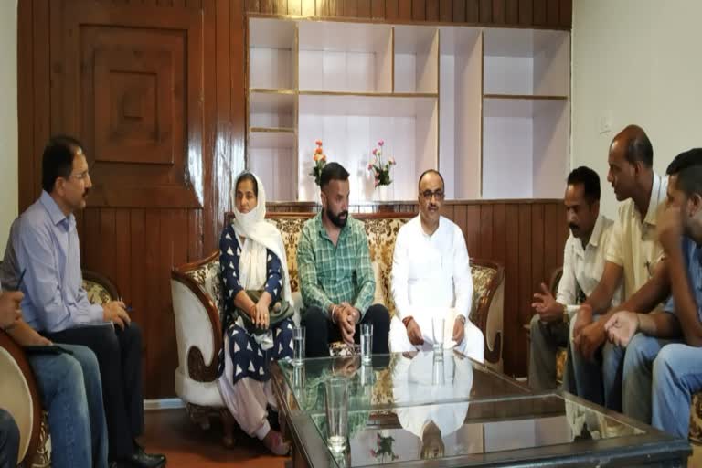 Private bus operators meet Minister Saijal in Solan