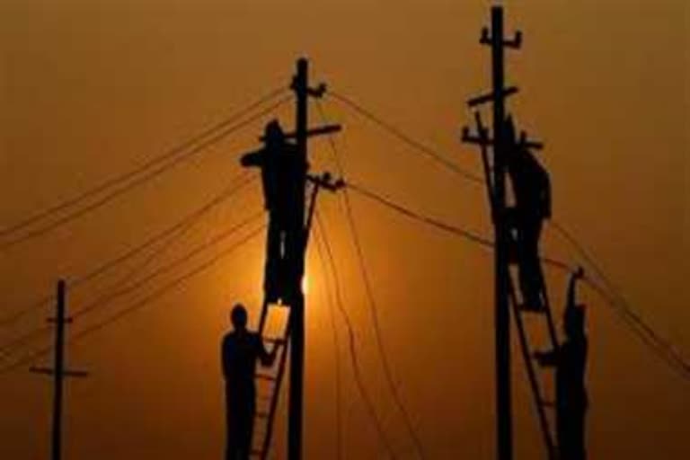 Power failure in many areas of Mumbai and adjoining suburbs, efforts are on to restore services