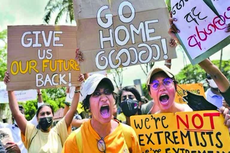 sri lankans intensify anti govt protests