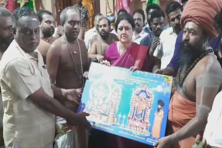 திருக்கடையூர் கோயிலில் சசிகலா சாமி தரிசனம்