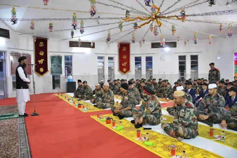 Army releases pictures of iftaar party in Srinagar