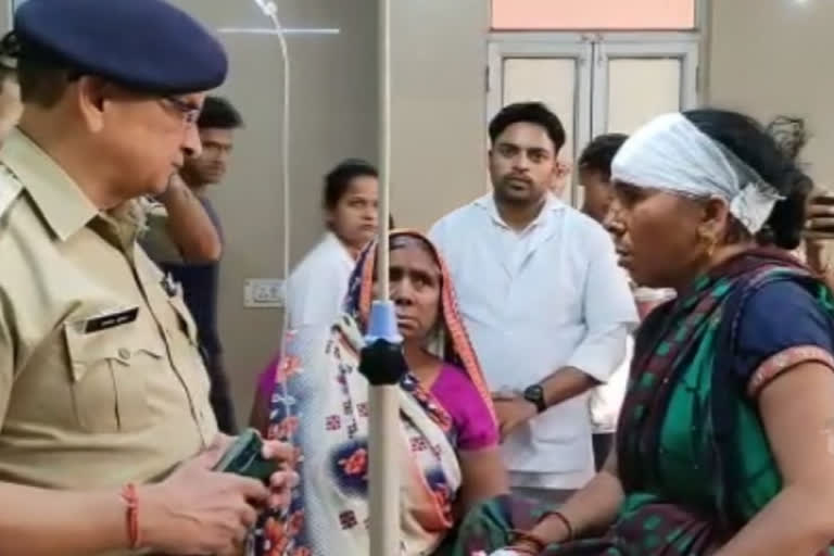 was rushed to Safai Medical College and Hospital  SP Ashok Kumar Rai who was also present at the hospital  Komal after taking consent from her mother and maternal uncle  gunned down a woman in the Mainpuri district of Uttar Pradesh  ഉത്തർപ്രദേശിൽ ദുരഭിമാനക്കൊല  ജാതിമാറി വിവാഹം ചെയ്‌ത യുവതിയെ കൊലപ്പെടുത്തി  ഉത്തർപ്രദേശിൽ വീണ്ടും ദുരഭിമാനക്കൊല  ഉത്തർപ്രദേശിൽ യുവതിയെ വെടിവെച്ച് കൊലപ്പെടുത്തി