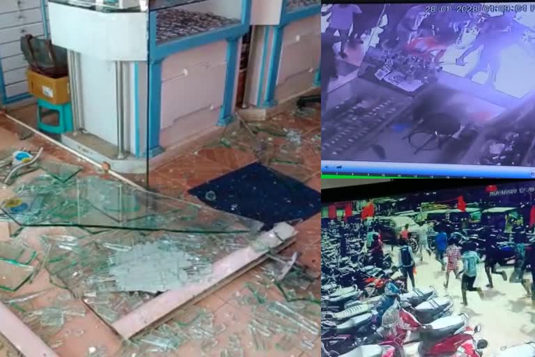 clash between gang of students in kattakkada  വിദ്യാർഥികൾ തമ്മിൽ ചേരി തിരിഞ്ഞ് സംഘർഷം  students fight in kattakkada  കാട്ടാക്കട കെ.എസ്.ആർ.ടി.സി സ്റ്റാൻഡ്  കാട്ടാക്കട കെ.എസ്.ആർ.ടി.സി സ്റ്റാൻഡിൽ വിദ്യാർഥികൾ തമ്മിൽ സംഘർഷം  കാട്ടാക്കട ബസ് സ്റ്റാന്‍ഡില്‍ ഭീതിപടര്‍ത്തി വിദ്യാര്‍ഥികള്‍ ഏറ്റുമുട്ടി  കാട്ടാക്കട ബസ് സ്റ്റാൻഡിൽ വിദ്യാർഥികൾ തമ്മിൽ ചേരി തിരിഞ്ഞ് സംഘർഷം