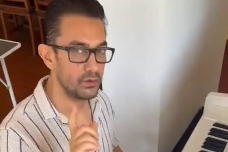 aamir khan playing piano