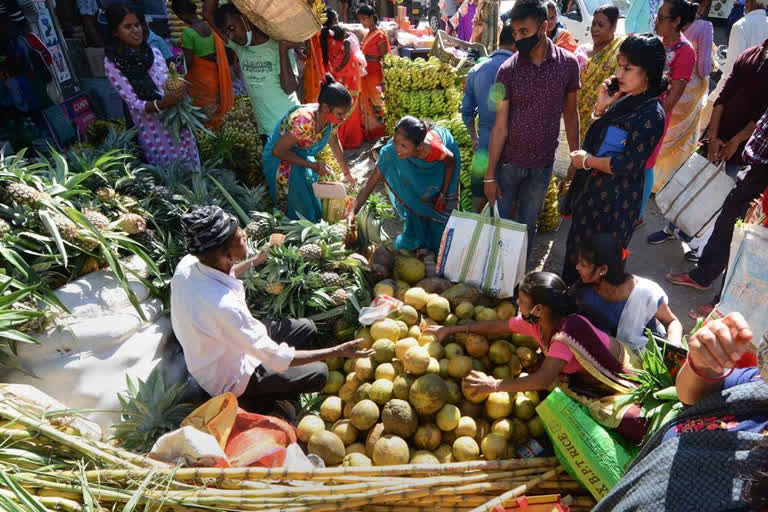 Essential commodities price declined significantly in March 2022 year-on-year  അവശ്യ സാധനങ്ങളുടെ വില 2022 മാർച്ചിൽ ഗണ്യമായി കുറഞ്ഞതായി റിപ്പോർട്ടുകൾ  രാജ്യത്ത് അവശ്യസാധനങ്ങളുടെ വില 2022 മാർച്ചിൽ ഗണ്യമായി കുറഞ്ഞു  ഭക്ഷ്യ പൊതുവിതരണ മന്ത്രാലയം  അവശ്യസാധനങ്ങളുടെ വില കുറയുന്നു  രാജ്യത്ത് ഭക്ഷ്യ വസ്‌തുക്കളുടെ വില കുറയുന്നു