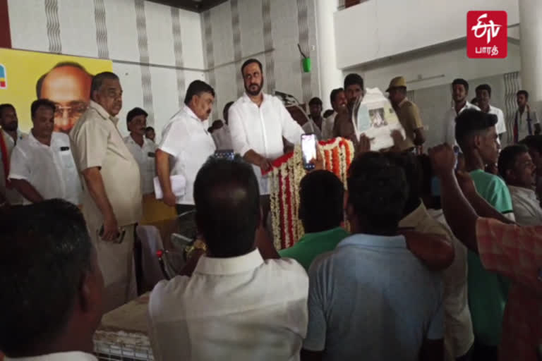 மேடையில் மின்வெட்டு: அன்புமணி அப்செட்டு