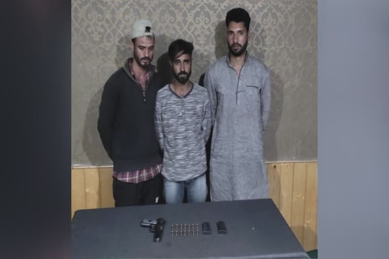 Three OGWs arrested arms and ammunition recovered  terrorist organisations operating in the Valley  Three Over Ground Workers arrested arms and ammunition recovered in Kupwara  കുപ്‌വാരയിൽ ഭീകരരുടെ സഹായികളായ മൂന്ന് ഓവർ ഗ്രൗണ്ട് വർക്കർമാർ അറസ്റ്റിൽ  ആയുധമായോ പണമായോ ഭീകരരെ സഹായിക്കുന്ന സംഘം പിടിയിൽ  ജമ്മുവിലെ കുപ്‌വാര ഓവർ ഗ്രൗണ്ട് വർക്കർമാർ അറസ്റ്റിൽ  നിയന്ത്രണരേഖയിൽ യുധങ്ങളും വെടിക്കോപ്പുകളും കടത്തുന്നവർ അറസ്റ്റിൽ