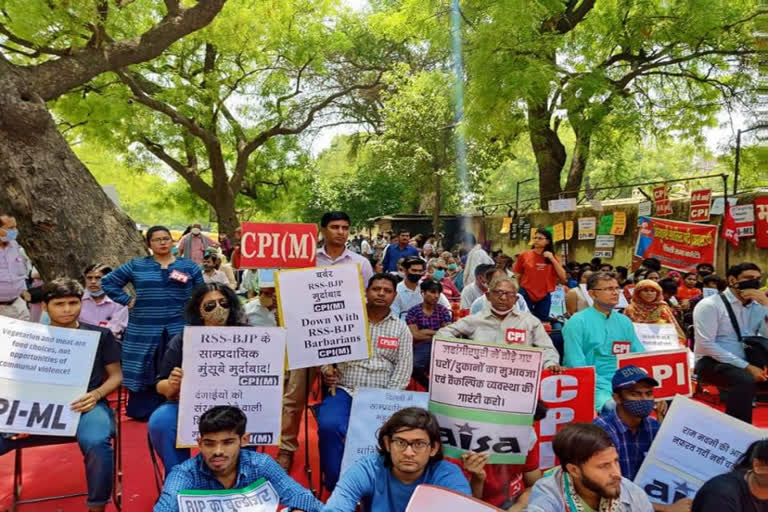 Left parties stage protest  say anti-encroachment drives in Delhi creating environment of hate  cpim delhi anti-encroachment drive  sitaram yechuri in delhi anti-encroachment drive protest  ഇടത് സംഘടനകളുടെ പ്രതിഷേധം  ഡല്‍ഹി അനധികൃതനിര്‍മ്മാണം പ്രതിഷേധം