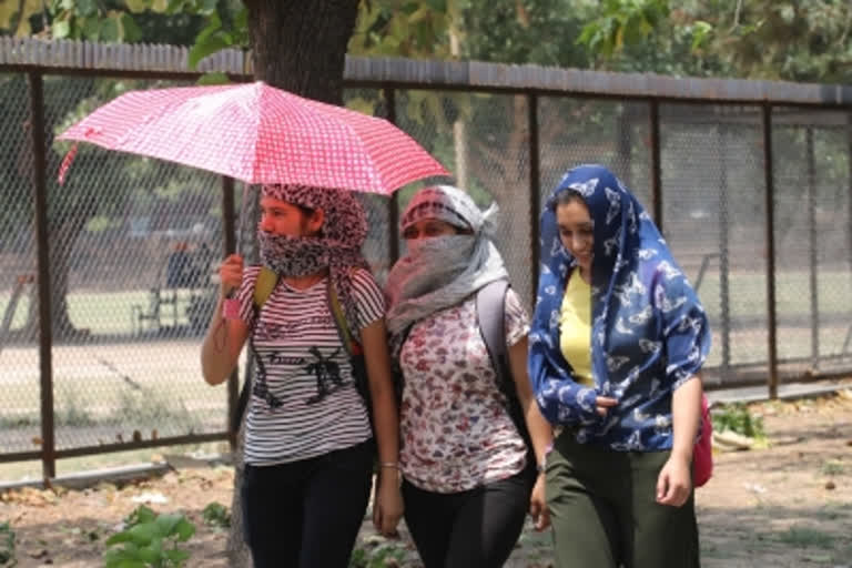 The Indian Meteorological Department warned about weather, heatwaves across India, high temperatures in the country, People suffering from high temperatures, ಭಾರತದಾದ್ಯಂತ ಬಿಸಿ ಗಾಳಿ, ದೇಶದಲ್ಲಿ ಹೆಚ್ಚಾದ ಬಿಸಿಲಿನ ತಾಪ, ಬಿಸಲಿಗೆ ದೇಶದ ಜನ ತತ್ತರ, ತಾಪಮಾನ ಬಗ್ಗೆ ಭಾರತೀಯ ಹವಾಮಾನ ಇಲಾಖೆ ಎಚ್ಚರಿಕೆ,