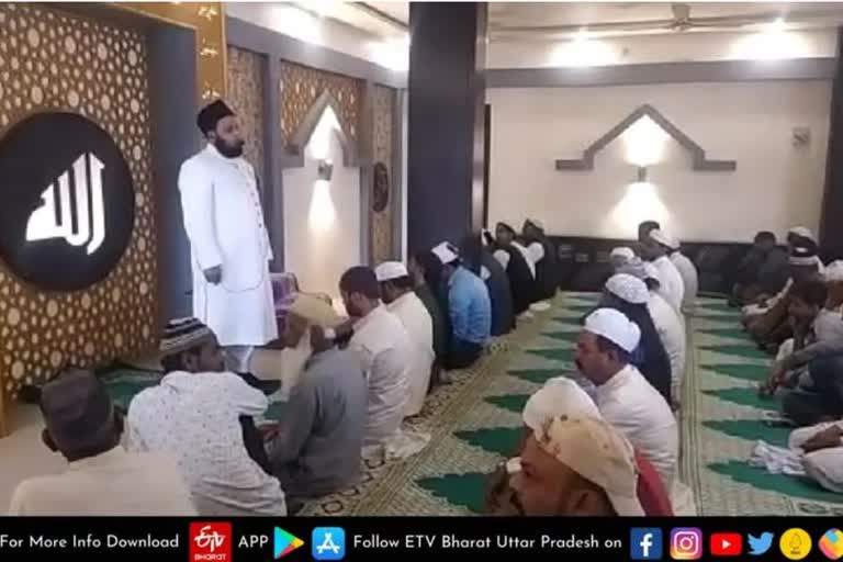 مسلمانوں کو سڑکوں پر جمعتہ الوداع کی نماز نہیں ادا کرنا چاہیے، فرنگی محلی