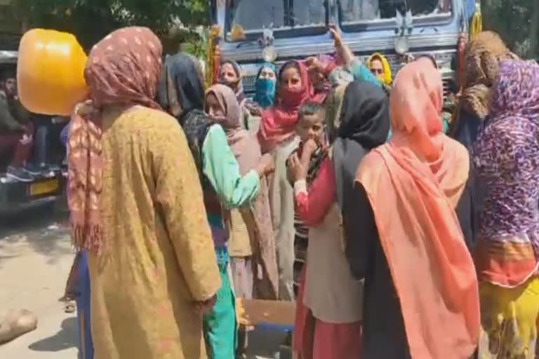 najan-bandipora-residents-stage-protest-against-water-scarcity