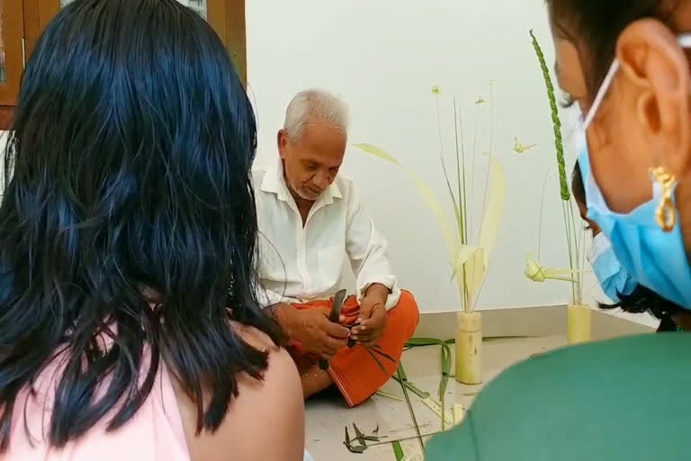 Making Beautiful figures with tender coconut leaves  Gopalettan CK handicraft  കുരുത്തോലയില്‍ രൂപം നിര്‍മിച്ച് ഗോപാലന്‍  സികെ ഗോപാലന്‍ ചോറോട്