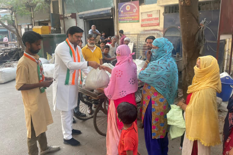 On the 26th day, the Congress distributed ration kits among the needy