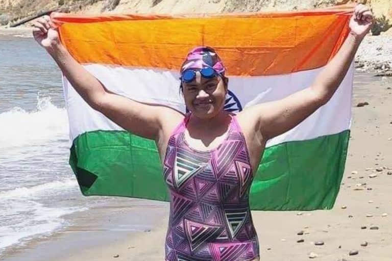 swimmer-sayani-das-wins-molokai-channel-of-usa