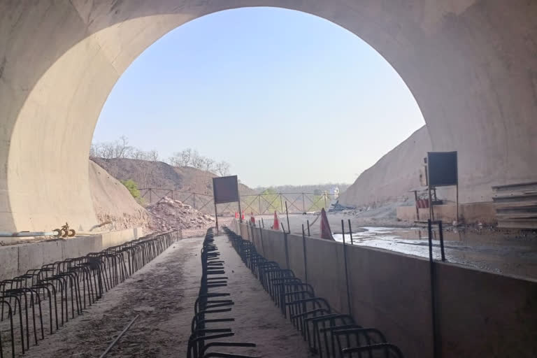 5 tunnels are being built in the third line