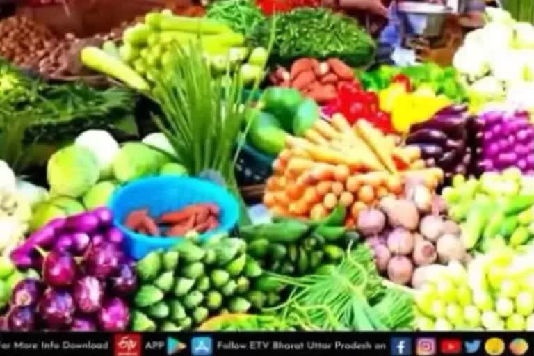 lucknow  vegetable prices in lucknow  lucknow latest news  etv bharat up news  Vegetable Price in up  Effect Of Inflation  UP Vegetable Price