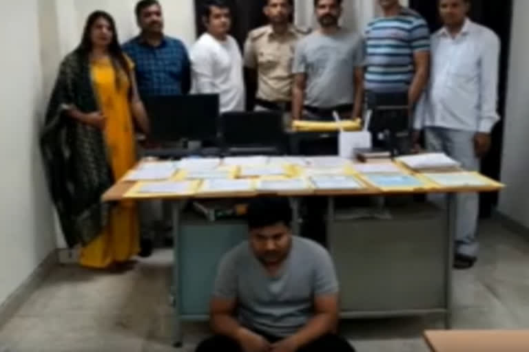 Delhi police busts fake degrees racket