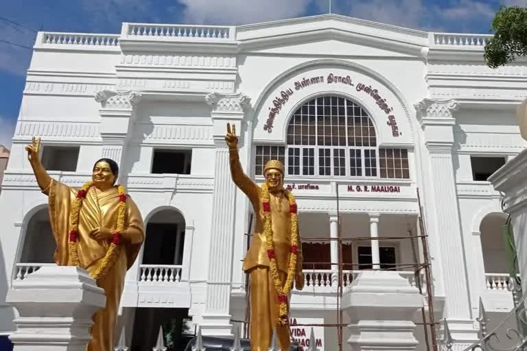 aiadmk-got-permission-of-conduct-public-meeting-on-may-day-celebration-from madras high court  பொதுமக்களுக்கு இடையூறு இல்லாமல் மே தின பொதுக்கூட்டத்தை நடத்த அதிமுக-விற்கு உயர் நீதிமன்றம் அனுமதி