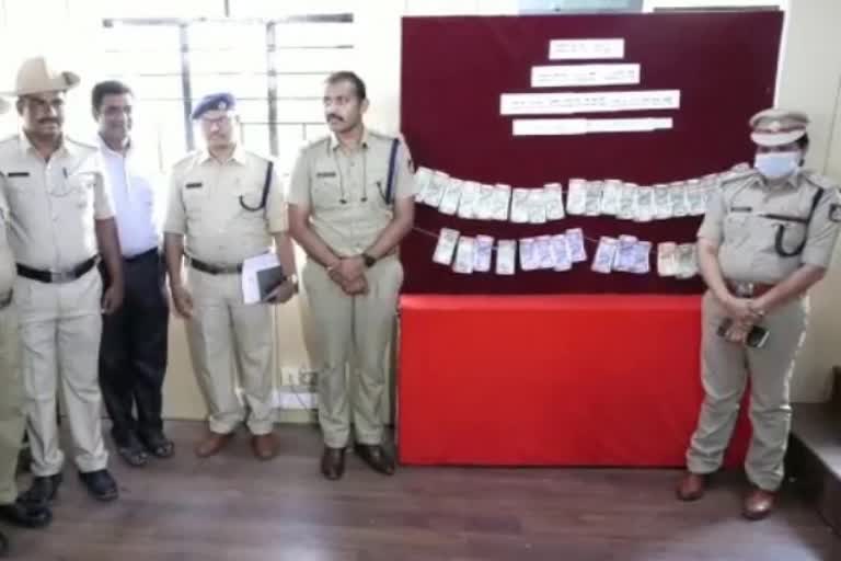 Police arrested thief and seized money