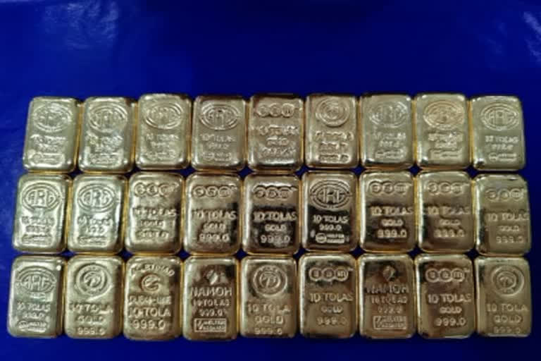 Kerala: Couple arrested with 7 kg gold at Karipur Int'l Airport