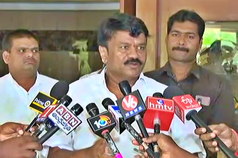 "ఏపీ మంత్రులు ఎందుకు ఉలిక్కిపడుతున్నారు ?"