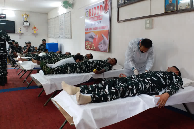 Blood Donation Camp in Pulwama: پلوامہ میں سی آر پی ایف کی جانب سے خون عطیہ کیمپ