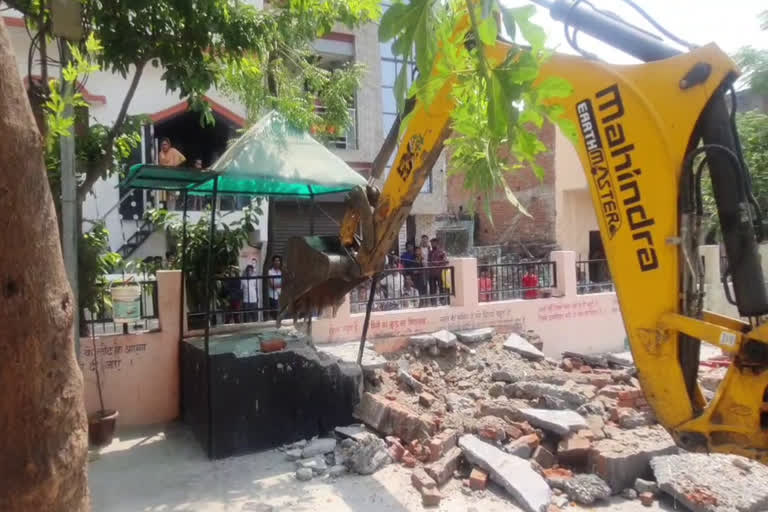 Rudrapur Municipal corporation removed an illegal temple