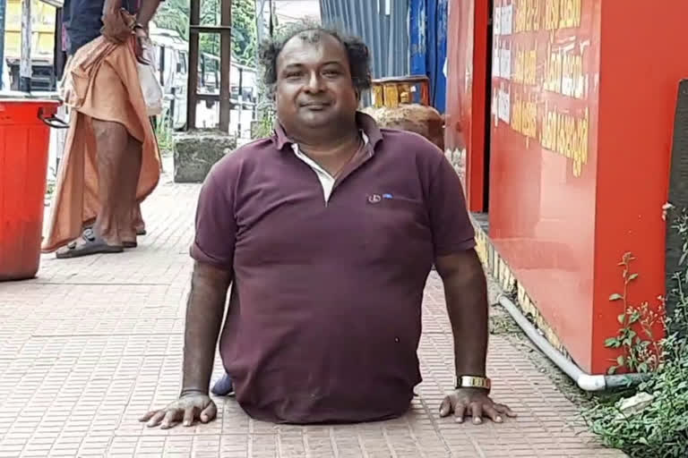 international workers day  differently abled man sells lottery  pathanamt differently abled man sells lottery  മെയ്‌ ദിനം  സേതുനാഥ കുറുപ്പ് ലോട്ടറി വില്‍പന  അംഗപരിമിതി ലോട്ടറി വില്‍പന