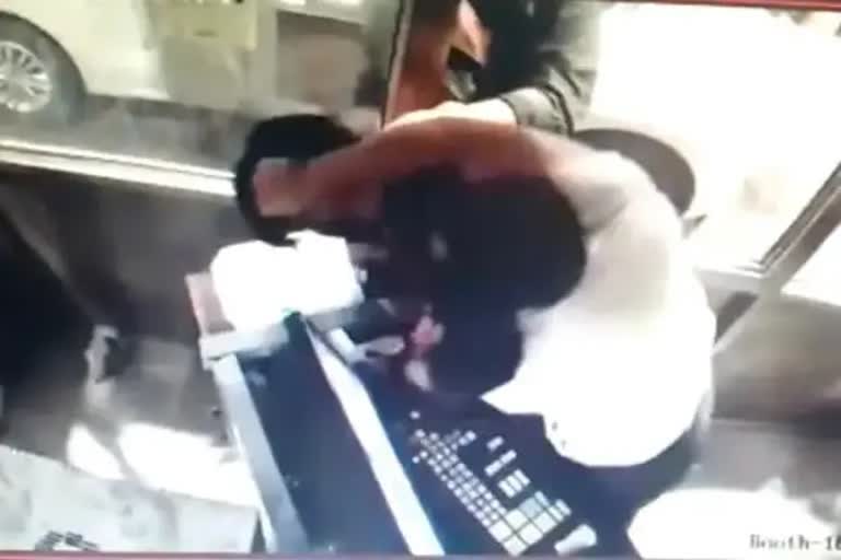 toll worker beat up by miscreants in Noida