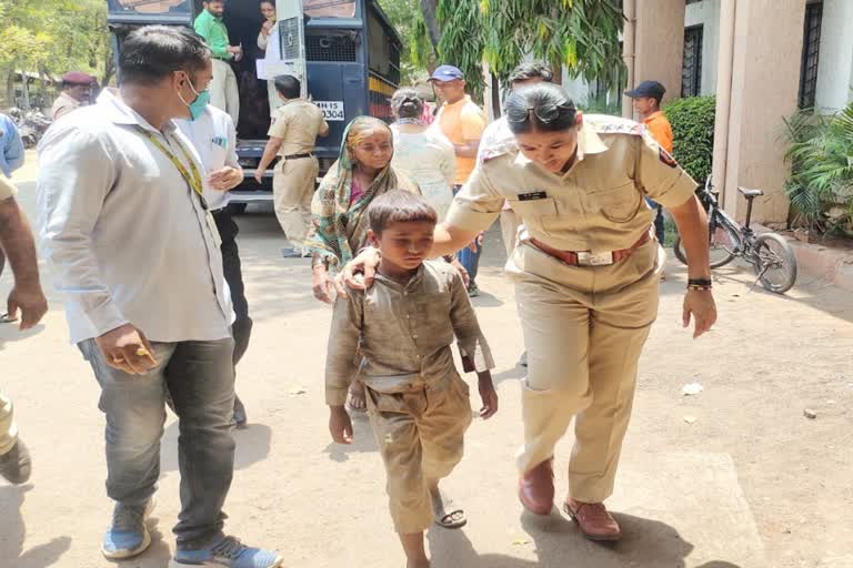 Children beg sent to balgruh nashik