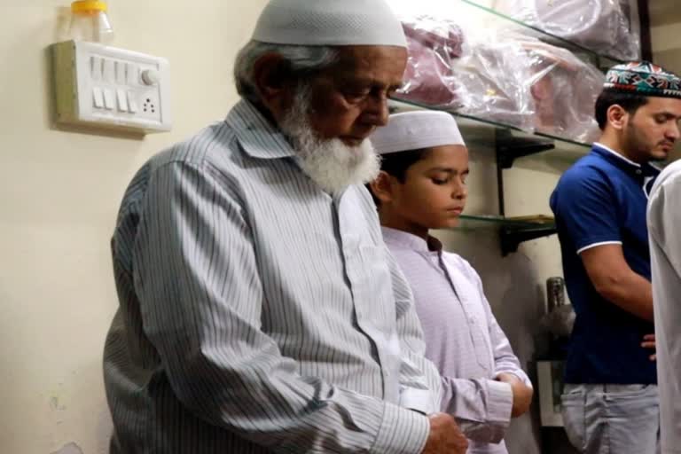 Haji Ismail Omar Momin do roza in pune