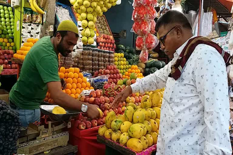 Fruit Business Booms in Ramadan: بیدر میں رمضان میں فروٹ کا کاروبار عروج پر