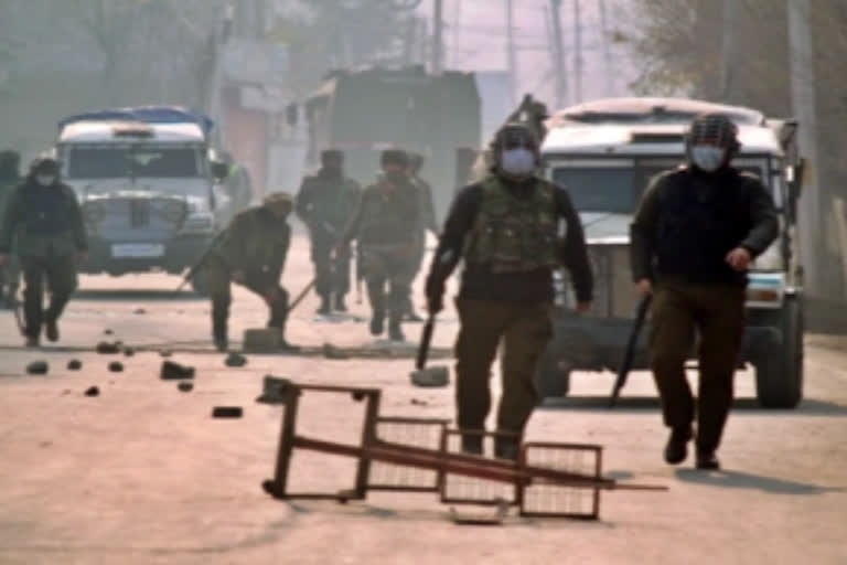 Kashmiri youths travelling to Pakistan on valid visas sneak back in with terrorists; 17 killed so far