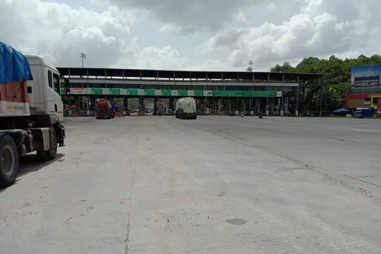 Private bus strike at Panniyankara  Panniyankara toll will be intensified  പന്നിയങ്കര ടോളിലെ സ്വകാര്യബസ്‌ സമരം  നാല് മുതൽ ടോൾ പ്ലാസയിലൂടെ ടോൾ നൽകാതെ സർവീസ്  വടക്കഞ്ചേരി - മണ്ണുത്തി ദേശീയപാത