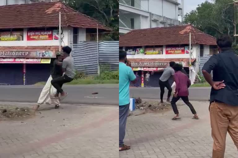 കത്തിക്കുത്ത്  പെട്രോൾ പമ്പ് സംഘർഷം  യുവാവിന് കുത്തേറ്റു  Youths clash at petrol pump  youth stabbed