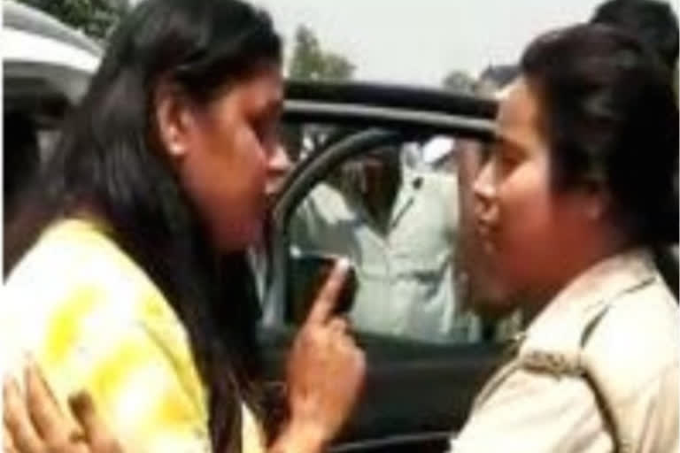 Assistant Labor Commissioner Rachna Kesarwani  Rachna Kesarwani ruckus video goes viral  Drunk Rachna Kesarwani  Deputy Labour Commissioner of Devipatan Division  woman labor officer quarrel with police in inebriated condition  വനിതാ ലേബര്‍ ഒഫീസര്‍ മദ്യപിച്ച് പൊലീസുമായി തര്‍ക്കം  മദ്യപിച്ചുള്ള വാഹനമോടിച്ചതിന് പൊലീസ് നടhടി  മദ്യപിച്ചുള്ള വാഹനമോടിച്ചതിന് പൊലീസ് നടപടി