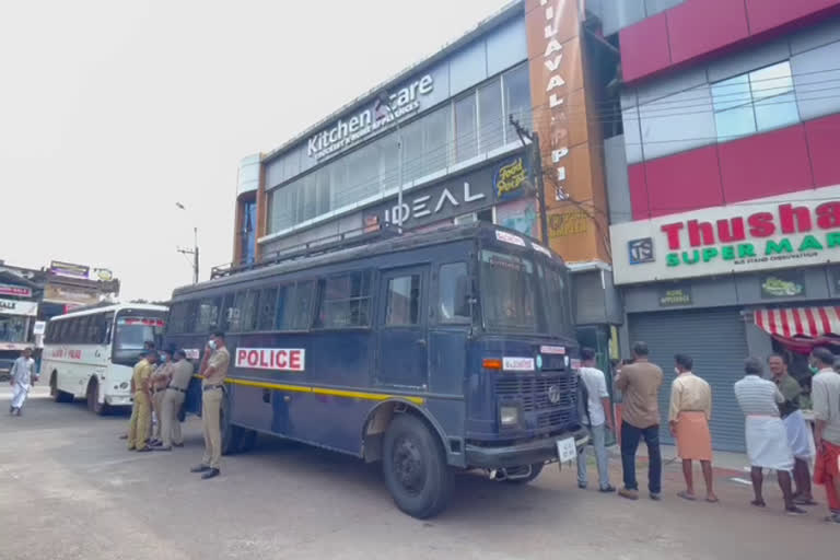 kasaragod food poisoning  teen dies after eating shawarma in kasaragod  special probe team on kasaragod food poisoning  teen dies of food poisoning  കാസര്‍കോട് ഭക്ഷ്യവിഷബാധ  ഷവർമ കഴിച്ച് ഭക്ഷ്യവിഷബാധ  ഭക്ഷ്യ വിഷബാധയേറ്റ പെണ്‍കുട്ടി മരിച്ചു  ഭക്ഷ്യവിഷബാധ പ്രത്യേക അന്വേഷണ സംഘത്തെ രൂപീകരിച്ചു  ഭക്ഷ്യവിഷബാധ കൂൾബാർ ഉടമ പ്രതി