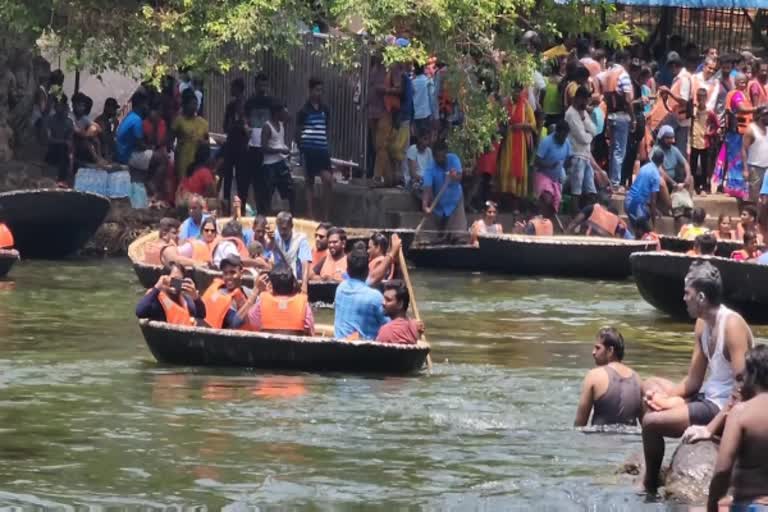 அநியாய வசூல் செய்யும் ஒகேனக்கல் பரிசல் ஓட்டிகள்..!: நடவடிக்கை எடுக்குமா மாவட்ட நிர்வாகம்..?