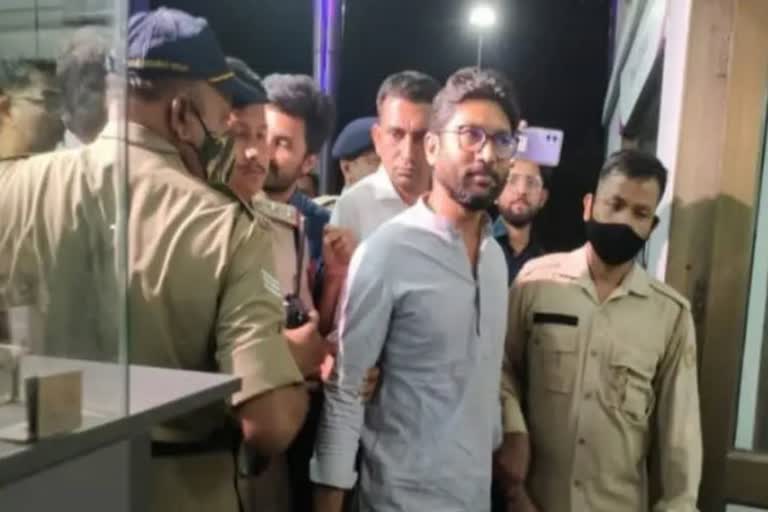 observation regarding Jignesh Mevani's bail  Gauhati HC stays district court's observation  ജിഗ്നേഷ് മേവാനിക്ക് ജാമ്യം നല്‍കുന്നതിനിടെ ജില്ലാ കോടതി നടത്തിയ പരാമര്‍ശം  ല്ലാ കോടതി നടത്തിയ പരാമര്‍ശങ്ങള്‍ അസം ഹൈകോടതി സ്റ്റേ ചെയ്തു  ജിഗ്നേഷ് മേവാനിക്ക് ജാമ്യം